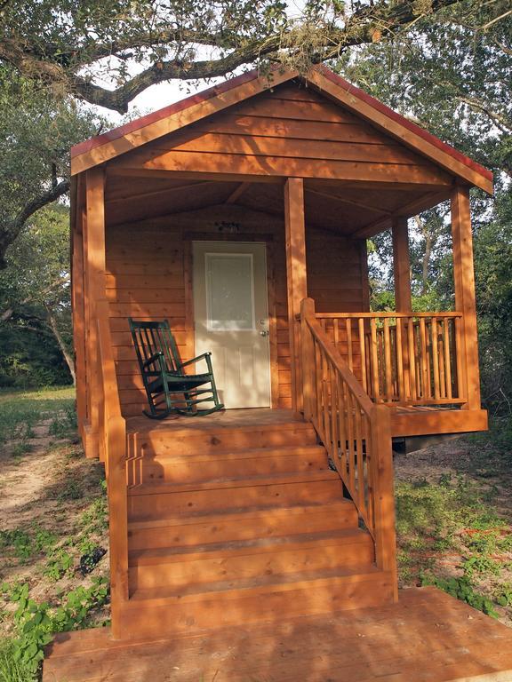 Blisswood Bed And Breakfast Ranch Cat Spring Exterior photo